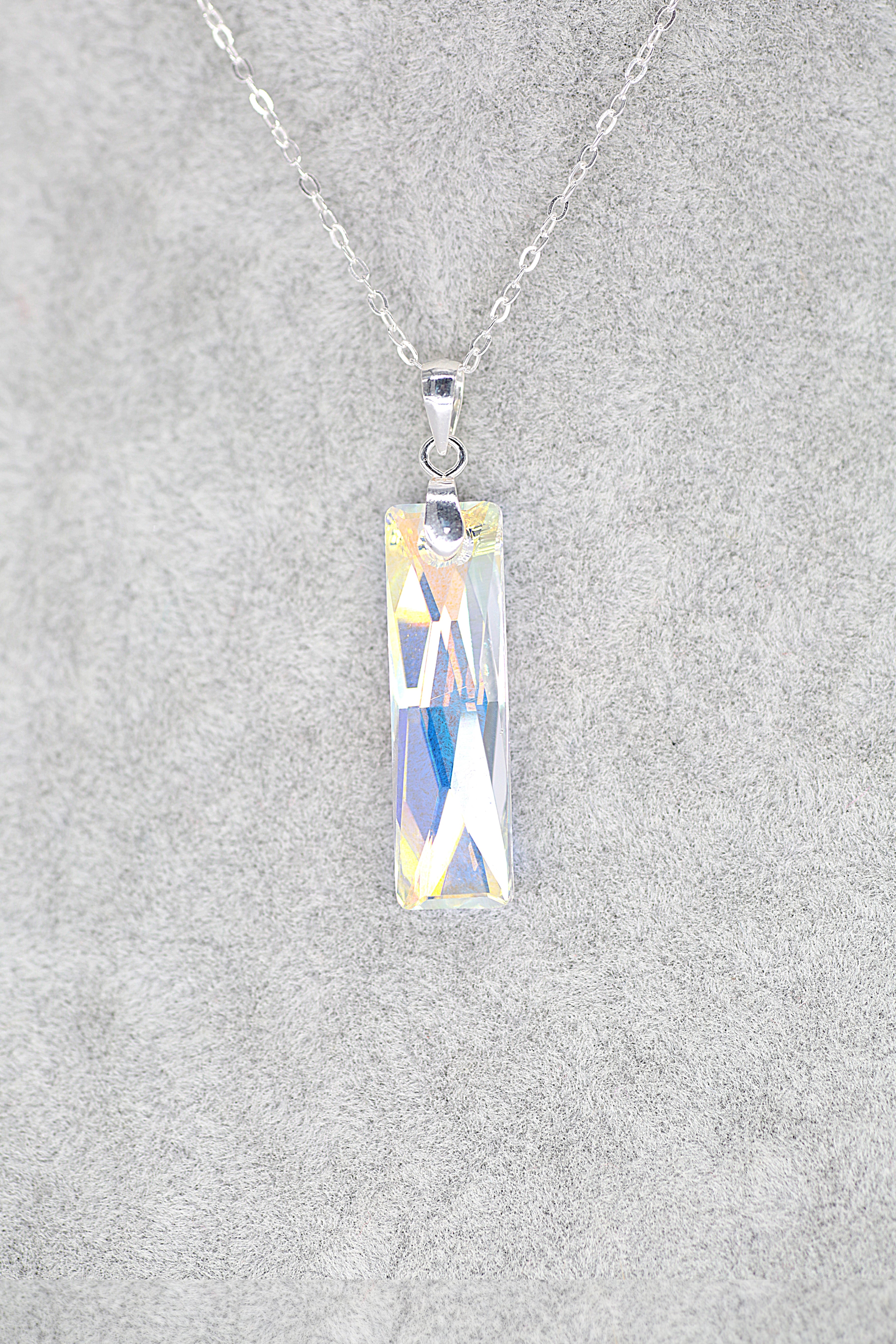 Queen Baguette Pendant - Mini