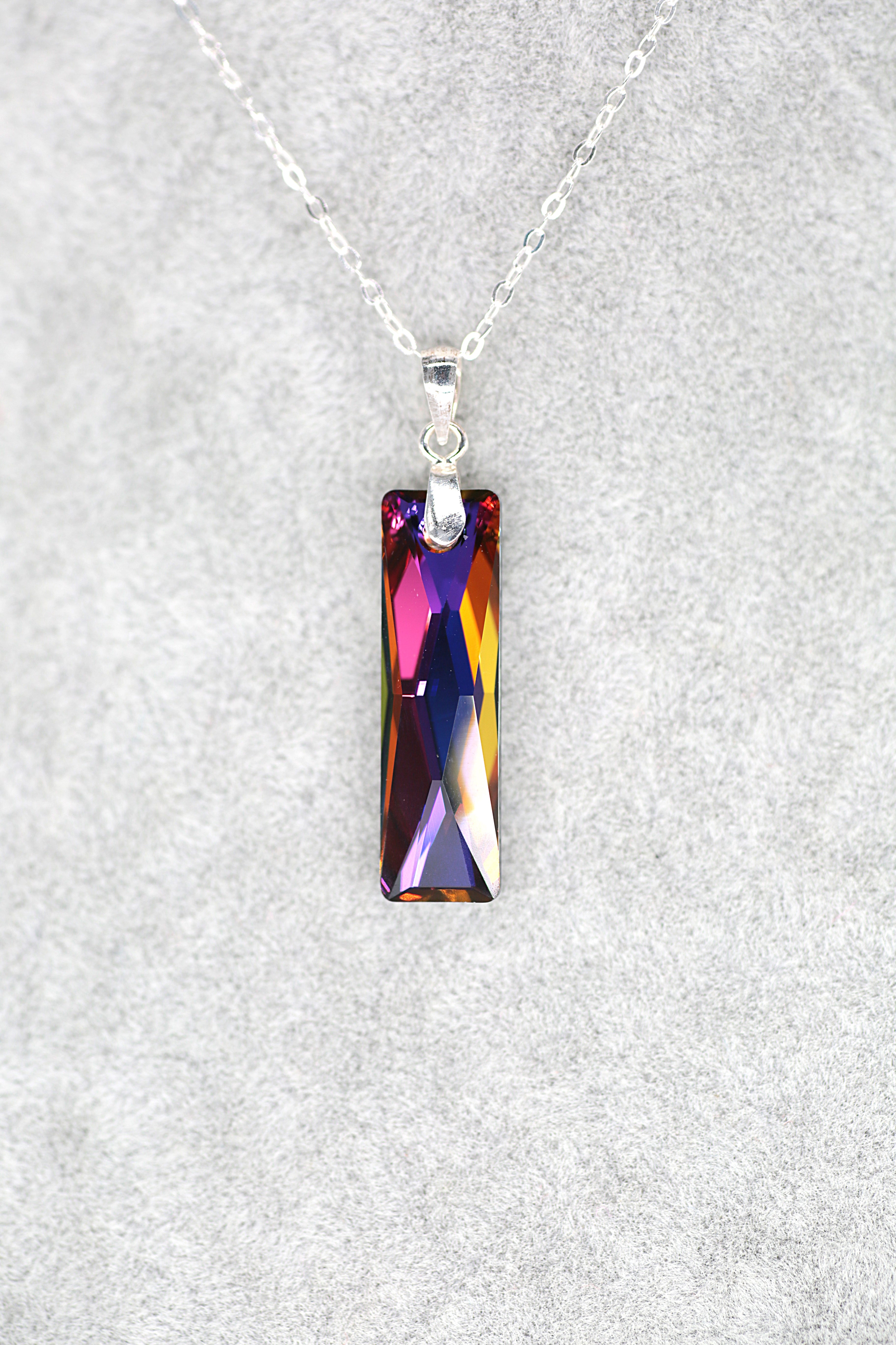 Queen Baguette Pendant - Mini