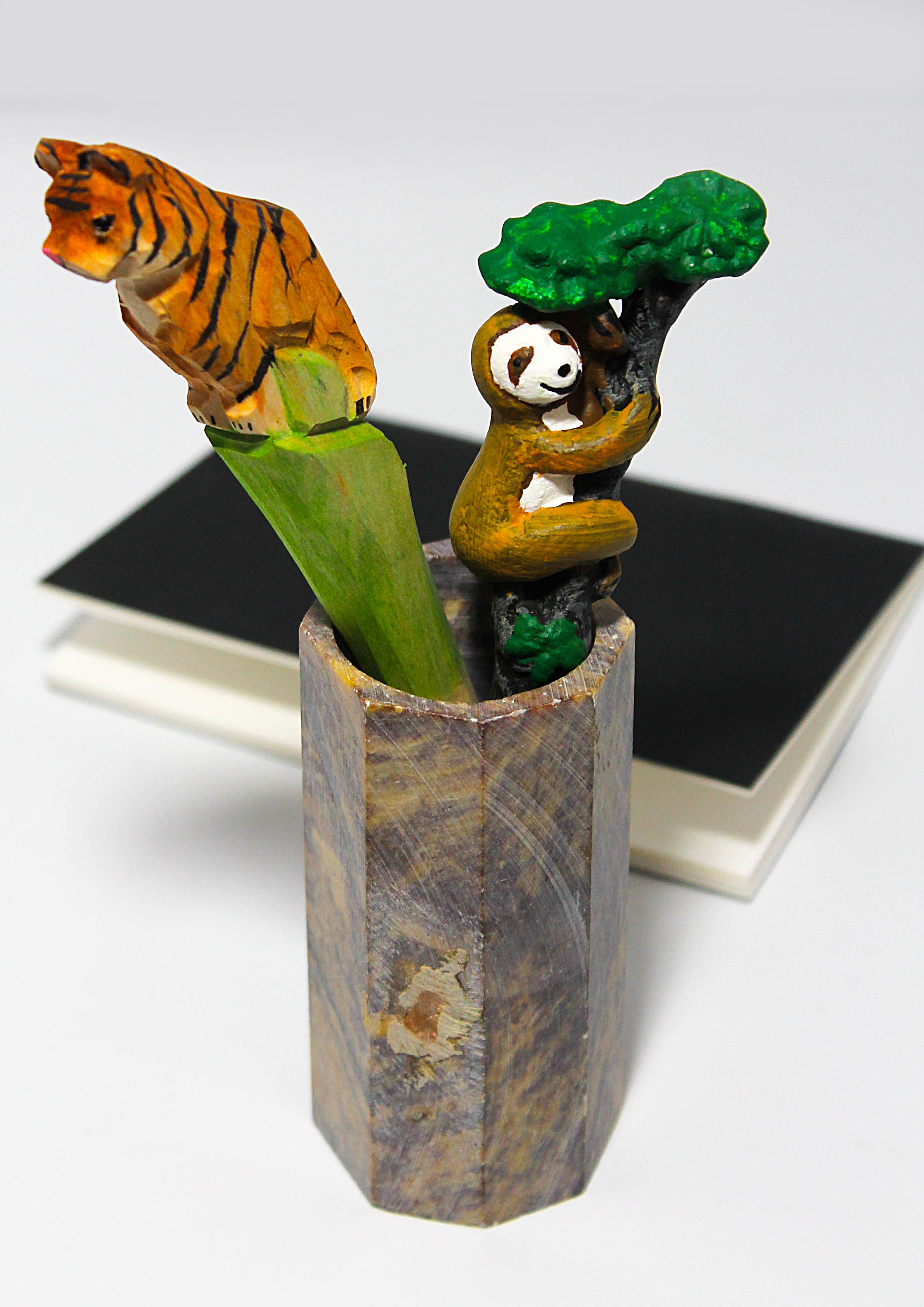 Tiger Sitting Wooden Pen